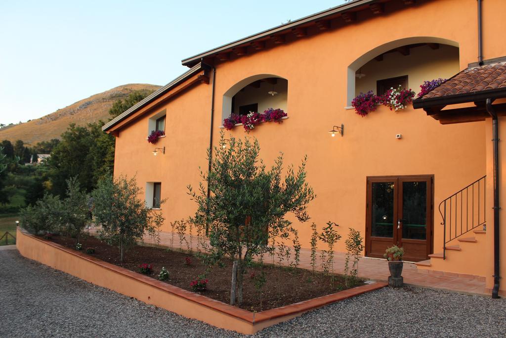 Agriturismo L'Ulivo Padula Exteriör bild